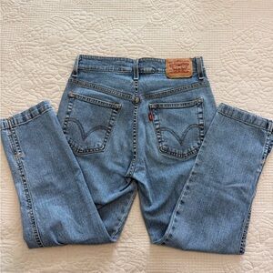 Levi's women red tab stretch classic  Capri Jeans blue mid rise cropped size 6